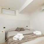 Monni *